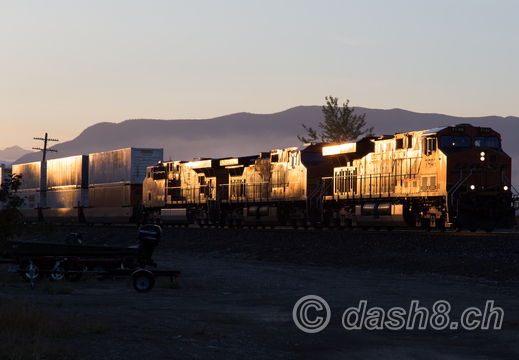 BNSF 7593(ES44DC), BNSF 5393(C44-9W), BNSF 5756(ES44AC)