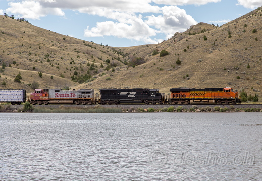 BNSF 6232(ES44AC), NS 6716(SD60), BNSF 637(C44-9W)