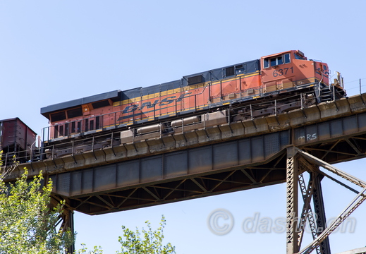 BNSF 6371(ES44AC)