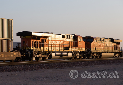 BNSF 5915(ES44AC), BNSF 7540(ES44DC)