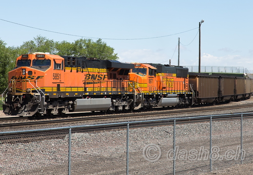 BNSF 5851(ES44AC), BNSF 8971(SD70MAC)